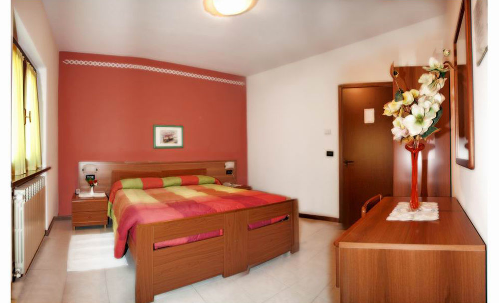 Albergo Il Castellino Boario Terme Exterior foto