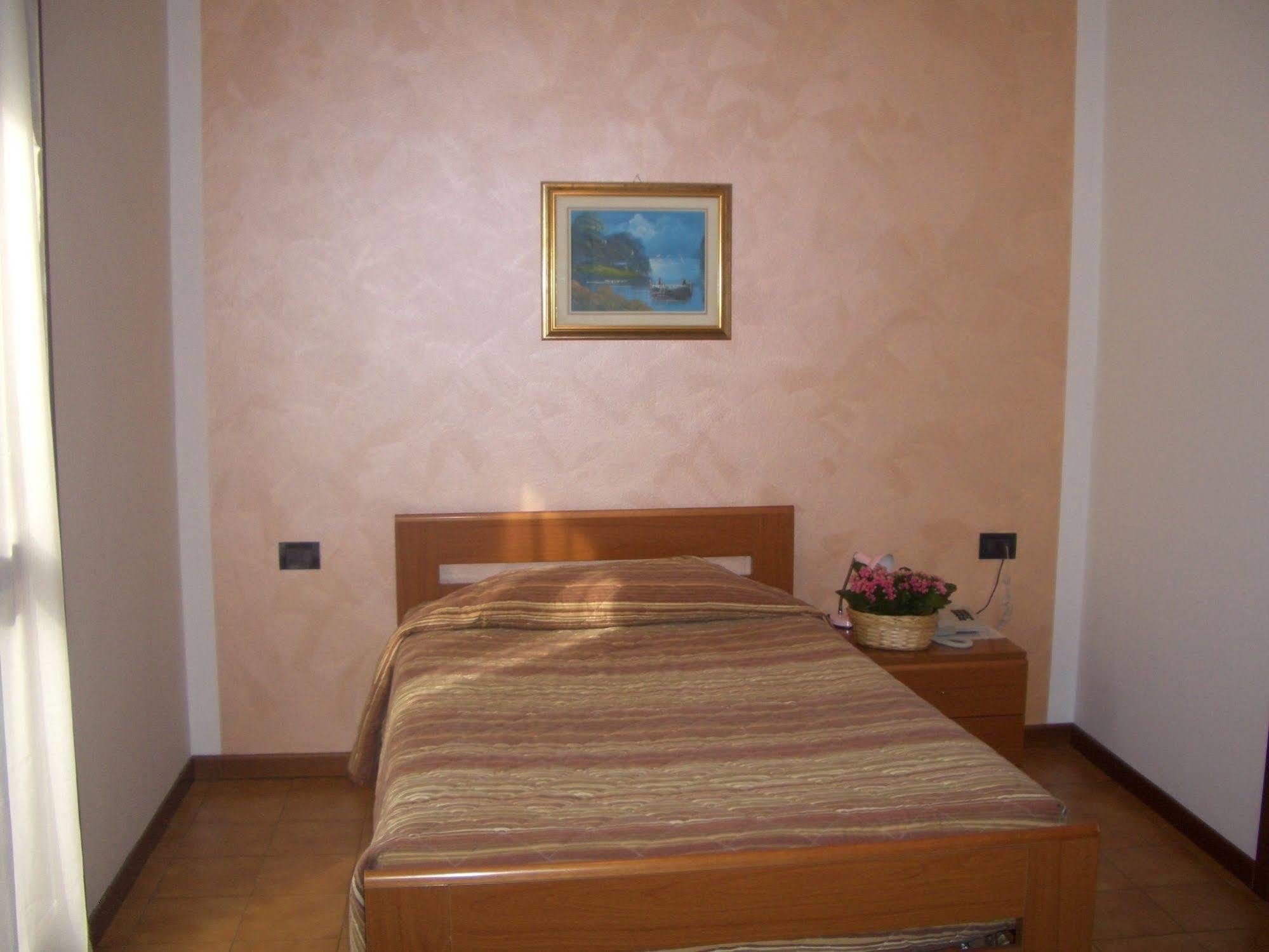 Albergo Il Castellino Boario Terme Exterior foto